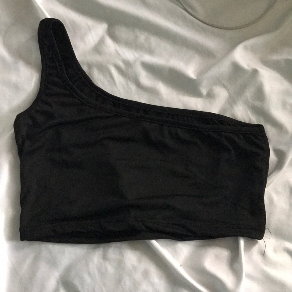 One shoulder crop top